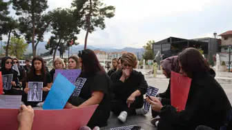 Osmancık'ta kadınlar Yasemin Yanık için oturma eylemi düzenledi