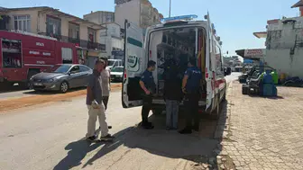Antalya'da gecekondu yangını: Dumandan etkilenen kişi hastaneye kaldırıldı