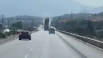 Denizli'de açık dorse EDS levhasını devirdi