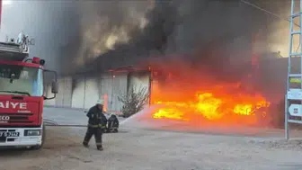 Antalya'da yangın paniği: İtfaiye ekipleri yangına müdahale ediyor