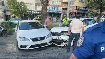 Samsun'da kontrolden çıkan otomobil karşı şeride geçti: Kazada 2 yaralı