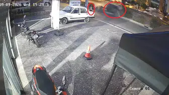 Antalya'da otomobil kazasında ölümden 5 saniyede kurtulan yaya dikkat çekti