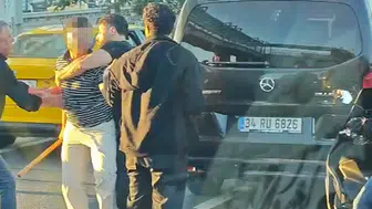 Kağıthane'de trafik kazası sonrası kavga: Yumruklar ve sopalar havada uçuştu
