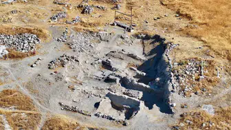 Niğde valisi akmeşe, kınık höyük kazı alanında incelemeler gerçekleştirdi