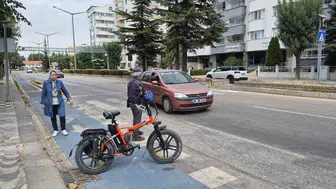 Eskişehir'de bisiklet sürücüsü otomobilin çarpması sonucu yaralandı