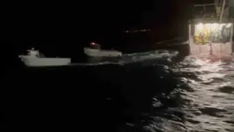 Fırtınayla sürüklenen balıkçı teknesine yardım balıkçıdan geldi