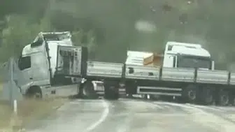 Tırın makaslaması sonucu Karabük-Yenice kara yolu 2 saat kapalı kaldı
