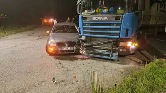 Zonguldak'ta tır ile otomobil kavşakta çarpıştı