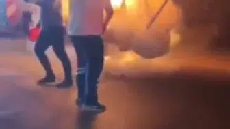 Bursa'da elektrikli kağıt toplama aracı alev alev yanarken yangın tüpleri yetersiz kaldı