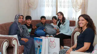 Antakya'da depremzede çocukların doğum günlerine anlamlı kutlama