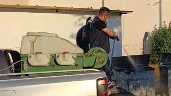 Didim'de çöp konteynerleri düzenli ilaçlanarak halk sağlığı korunuyor