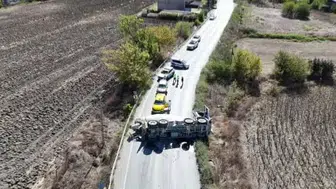 Arnavutköy'de beton mikserinin devrilmesiyle 2 kişi yaralandı