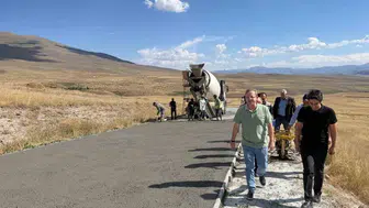 Kars'ta köy yollarına modern dokunuş: Şehitemin ve Gecikmez grubu yolu güncelleniyor