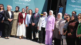 Bakan Göktaş, Hakkari'de kadınlarla buluşarak destek programını tanıttı