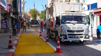 Uşak'ta yol çizgileri yenileme çalışmaları hız kesmeden devam ediyor