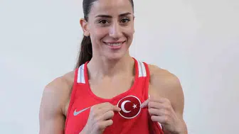 Bulgaristan'da ringe çıkacak: Gizem Özer milli takımla birlikte yola çıktı