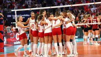 A milli kadın voleybol takımı Sırbistan'la final yolunda karşı karşıya geliyor