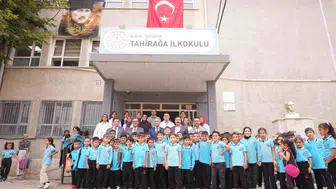 Başkan Ercan Özel, yıllar sonra eğitim gördüğü okulu ziyaret etti