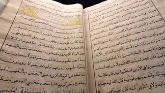 Kahramanmaraş'ta sergilenen eşsiz yazma Kur'an-ı Kerim vatandaştan büyük ilgi görüyor