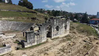 Düzce Belediyesi'nin destek hizmetleri Konuralp antik tiyatro kazısında