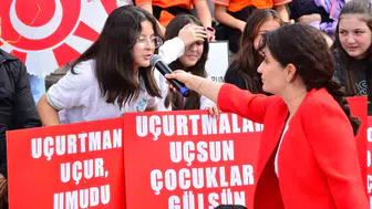 Çorum'dan savaş bölgelerine umut gönderen çocuklar gökyüzünü renklendirdi