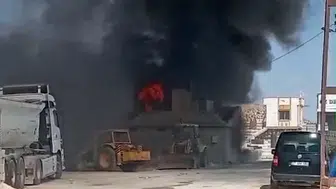 Gaziantep'te atık yağ tesisinde yangın: itfaiye ekipleri müdahale ediyor