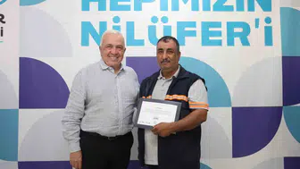 Nilüfer Belediyesi'nde 12 kursiyer okuma yazma sertifikalarını aldı