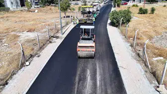 Efeler'de ulaşım konforunu artıran asfalt çalışmaları devam ediyor