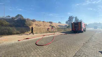 Aydın'ın Efeler ilçesinde otluk alanda yangın çıkmış durumda