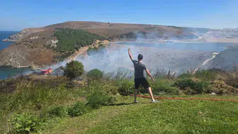 Bandırma'da şlam havuzundaki yangına havadan müdahale