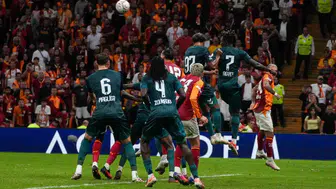 Galatasaray ve Kocaelispor golsüz eşitlikle devreyi kapattı