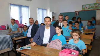Mersin'de eğitim heyecanı: Başkan Aldemir, öğrencilere moral ziyaretinde bulundu