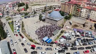 Üç genç fotoğrafçının acı sonu: Oltu'da gözyaşlarıyla uğurlandı
