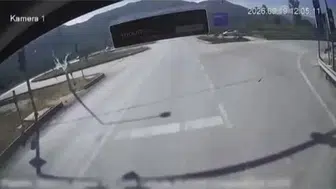 Bursa'da belediye otobüsü kazasında panik dolu anlar