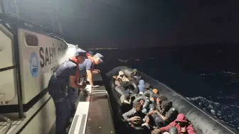 Didim açıklarında göçmen operasyonu: 22 kişi yakalandı