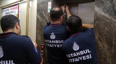 Asansörde mahsur kalan baba ve oğlu kurtarıldı