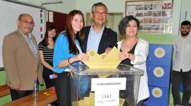 Özgür Özel’in eşi kim, adı ne? Didem Özel kimdir, nereli ne iş yapıyor, kaç çocuğu var? Özel Hayatı ve Ailesi