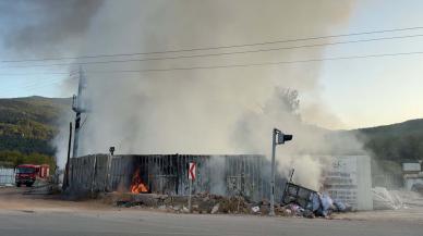 Geri dönüşüm tesisindeki yangın söndürüldü