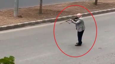 Av tüfeğiyle sokağa çıkıp ortalığı birbirine kattı: Çevredekilere silah doğrultup tehditler savurdu