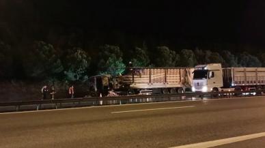 İçinde tekstil ürünleri bulanan TIR alev alev yandı