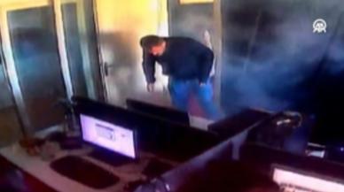 Panik anları: Cep telefonu bataryası bomba gibi böyle patladı