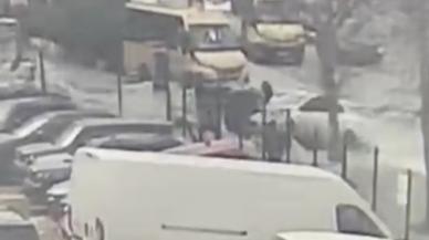 Beylikdüzü’nde dehşet anları… Araç, yayaların arasına daldı!