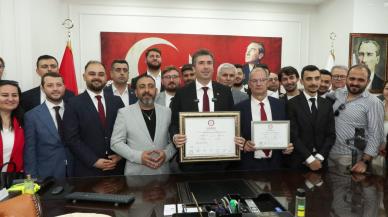 Çatalca'da Erhan Güzel mazbatasını aldı: 'Tarikatlara hizmet etme dönemi sona erdi'