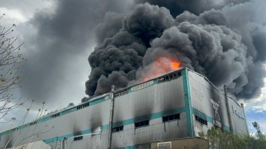Tekirdağ'da fabrikada büyük yangın: Alevler her yeri sardı, zaman zaman patlamalar yaşanıyor