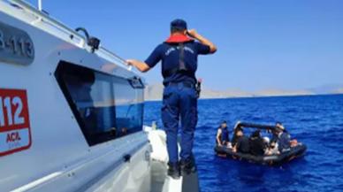 Yunan unsurlarınca Türk karasularına itilen 20 kaçak göçmen kurtarıldı