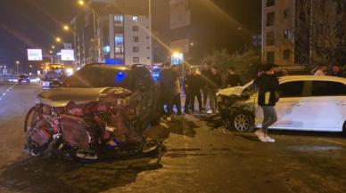 İstanbul'da zincirleme kaza...3 araç birbirine girdi: Yaralılar var