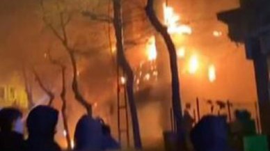 Beyliküdüzü'nde spot eşya dükkanında yangın