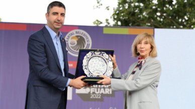 Ayşe Kulin'e emek ödülü