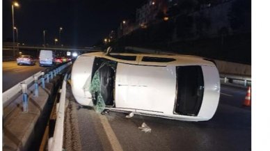 Kağıthane'de otomobil takla attı: 2 yaralı