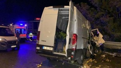 Pendik’te minibüs kamyonete çarptı: 1 ölü, 3 yaralı